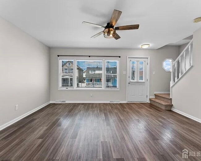 Building Photo - 284 Silzer St