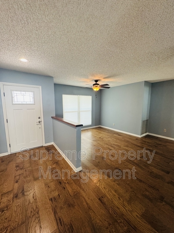 Building Photo - 2437 Bucknell Dr