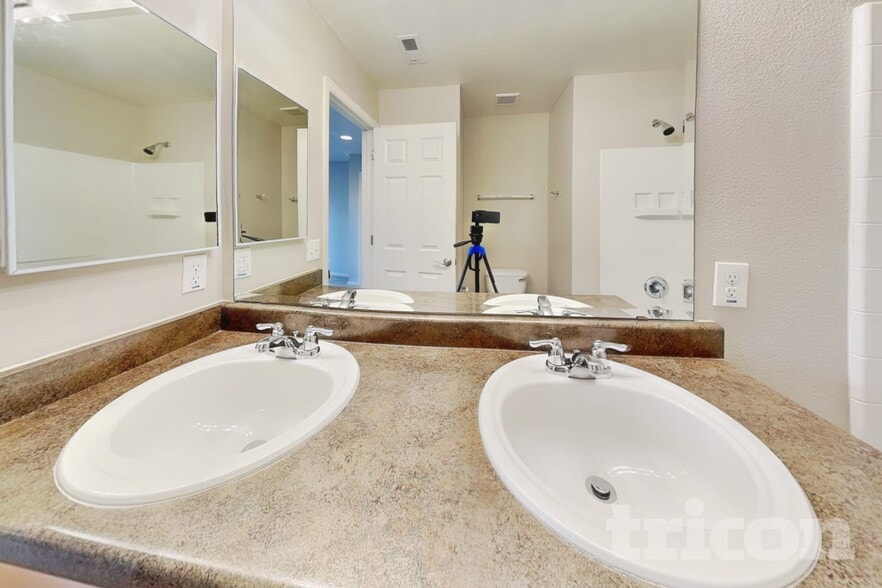 Building Photo - 2172 Willow Ct