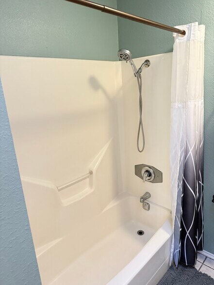 Master bath - 1226 Amanda Dr