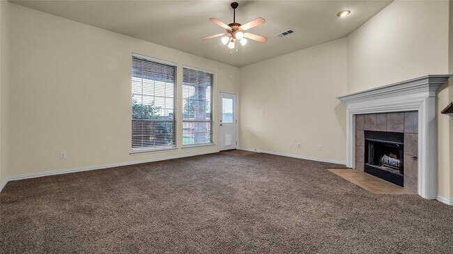Building Photo - 2224 Crestridge Dr