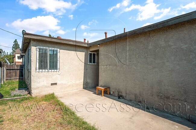 Building Photo - 16702 Orange Way