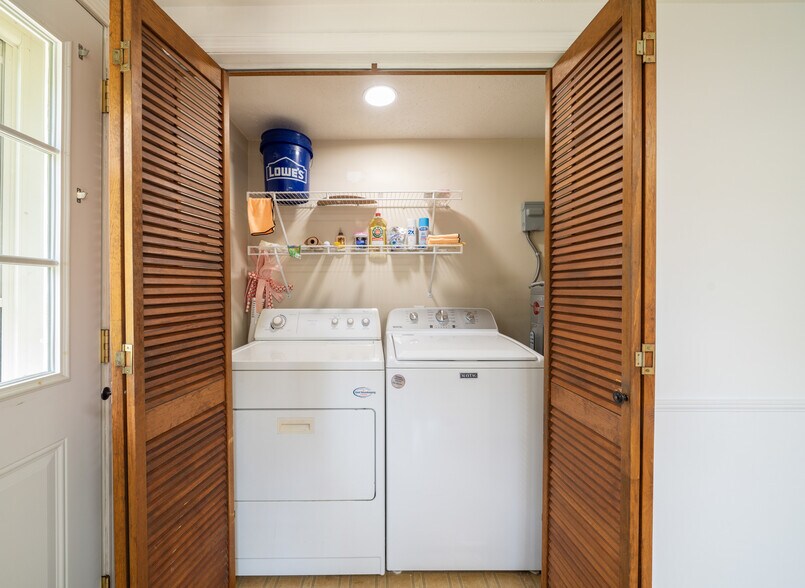 Building Photo - 212 McArthur Dr