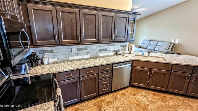 Building Photo - 38135 S Rolling Hills Dr