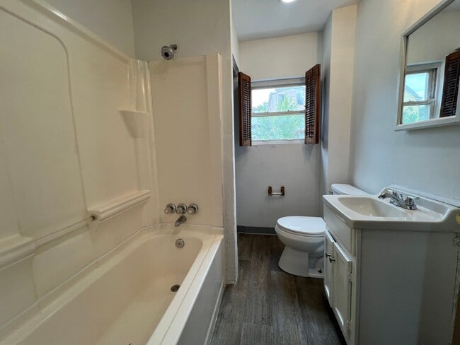 Building Photo - Charming and Updated 3BR Home For Rent in Pittsburgh's Elliot Neighborhood