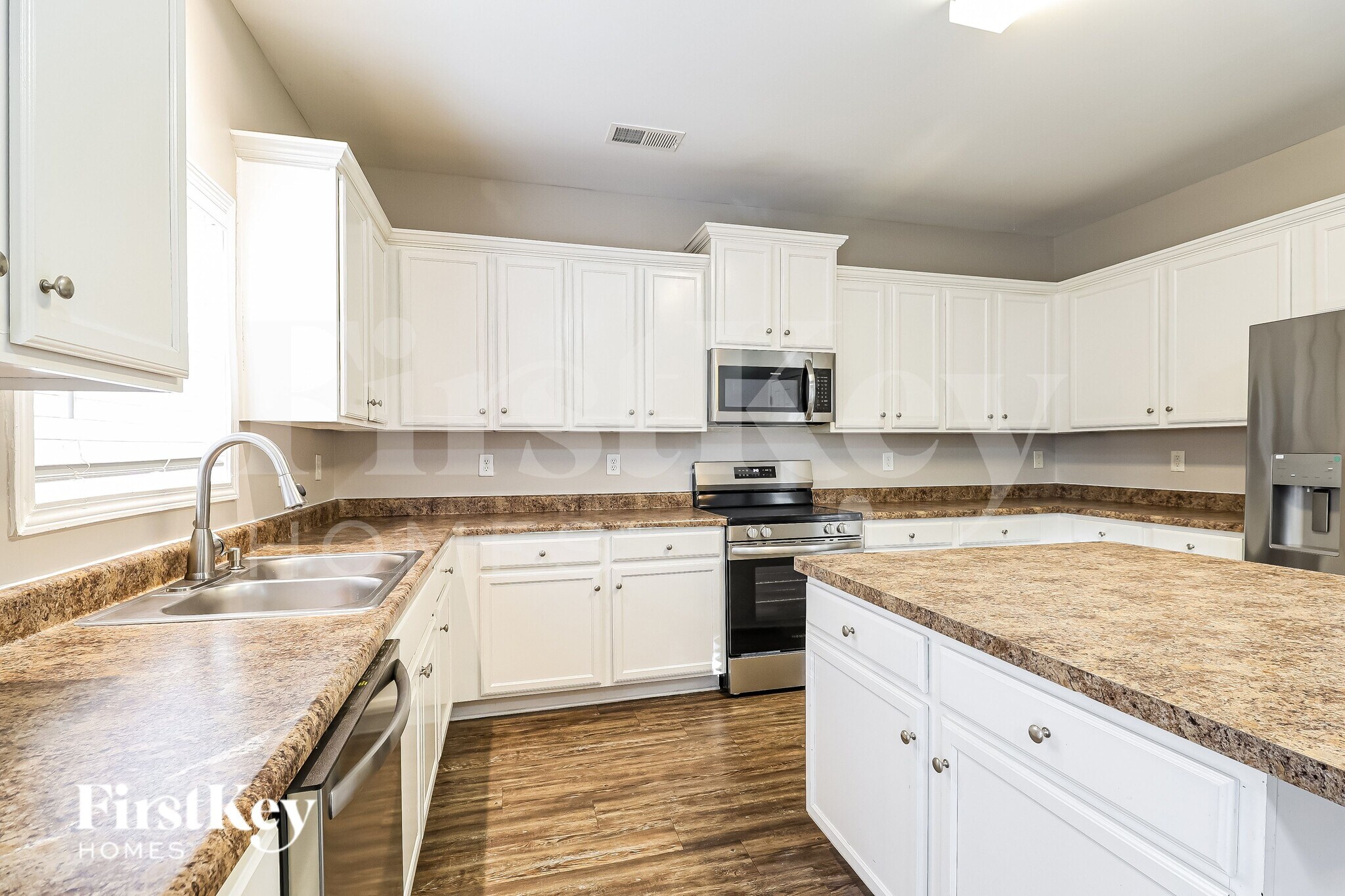 Building Photo - 9827 Jeanette Cir