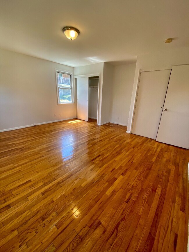 Building Photo - 157 White Plains Rd