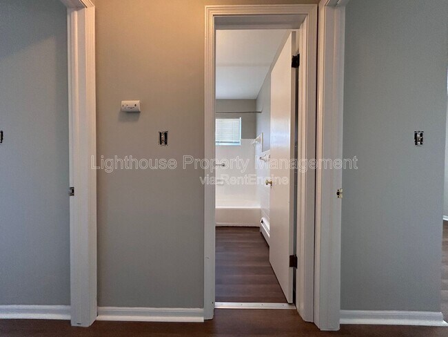 Building Photo - 143 Exchange St SE