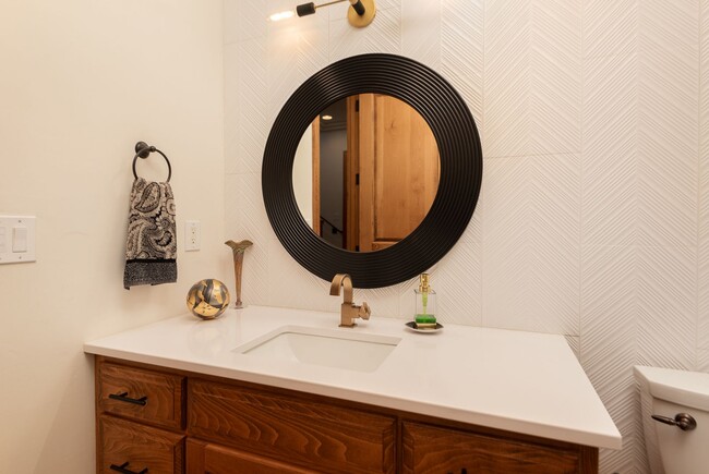 Building Photo - Stunning Furnished Estate in Pronghorn