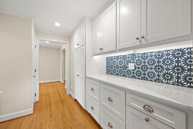 Building Photo - 15 Arapahoe Rd