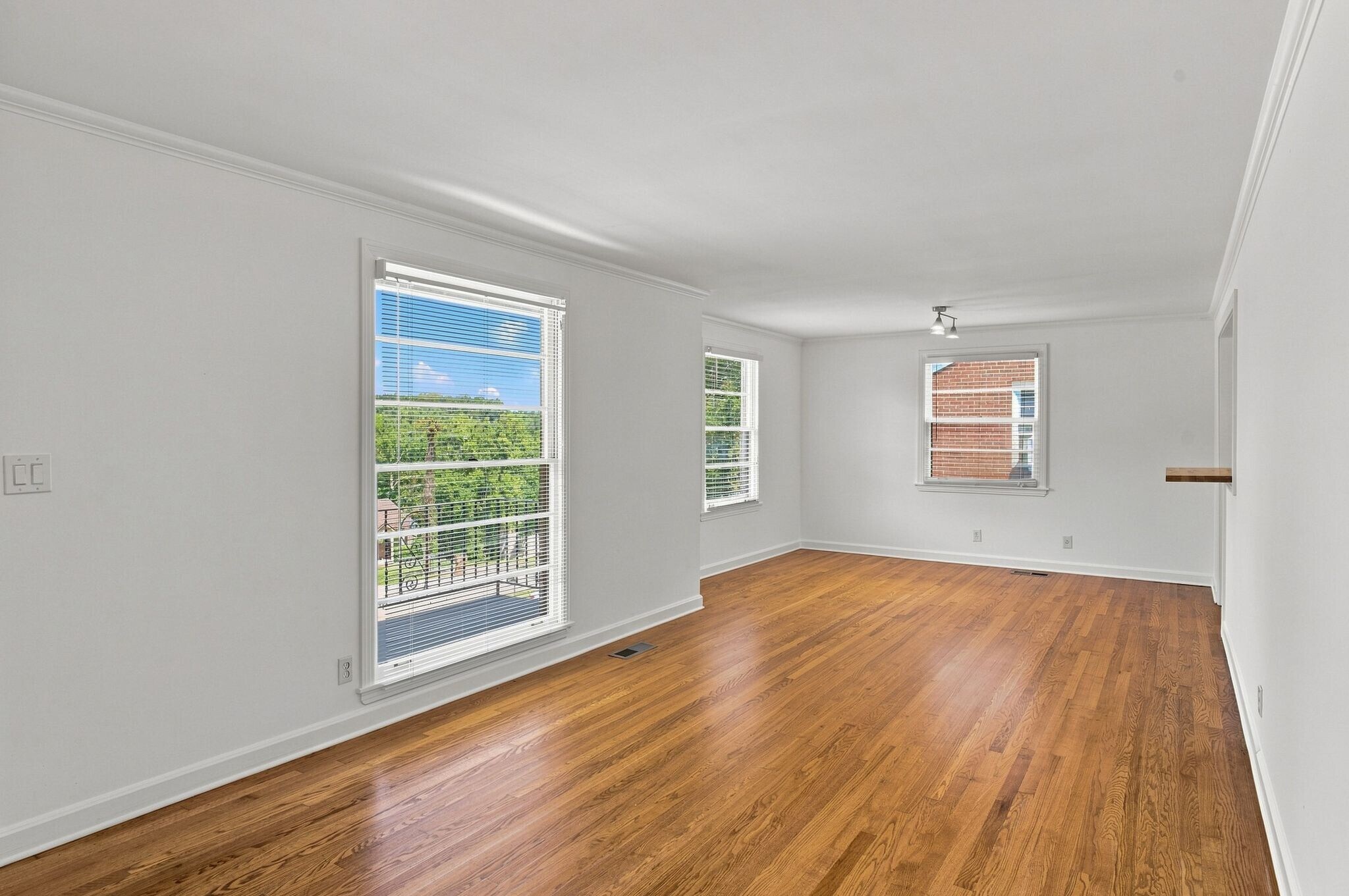 Building Photo - 5713 Vine Ridge Dr