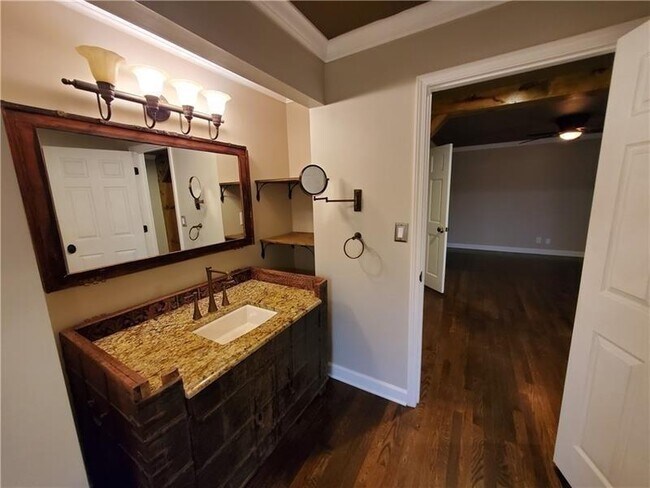 Building Photo - 4615 Mystic Dr NE