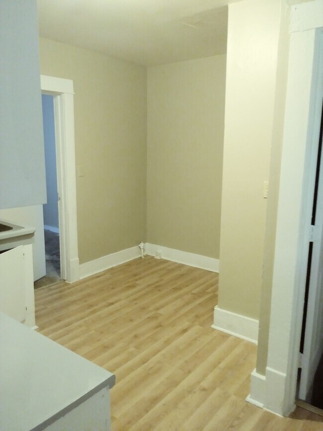 Building Photo - Cozy 2 bed 1 bath house $995 Sec 8 OK