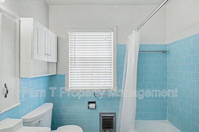 Building Photo - 736 E 45th St