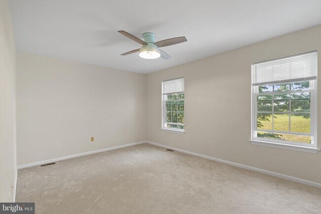 Building Photo - 424 Revere Dr