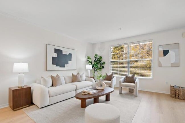 Building Photo - APARTMENT