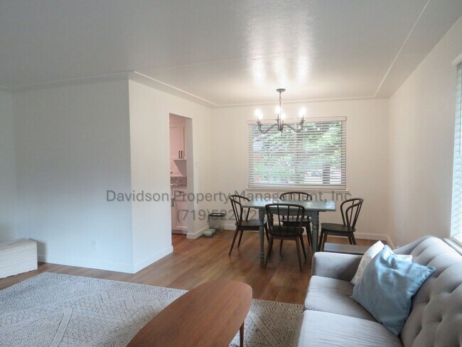 Building Photo - Beautiful Updated 4 Bedroom Near Garden of...