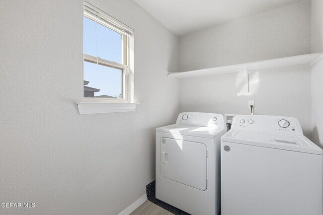 Building Photo - 14561 Desert Poppy Ct