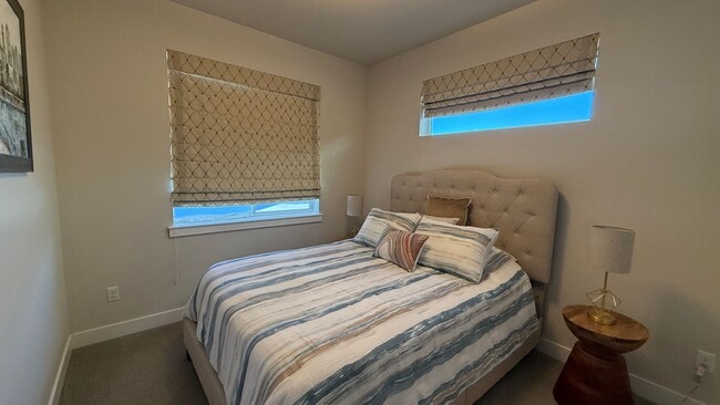 Building Photo - Furnished Ranch Style Condo W/Garage off Sand Lake/Kincaid. Must see. Available NOW!