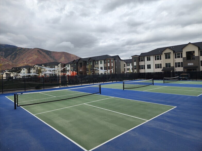 Building Photo - 4735 S Alder Dr