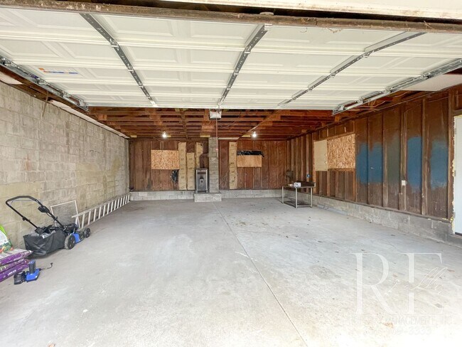 Building Photo - 3BR Bremerton Home with Vintage Charm & Mo...