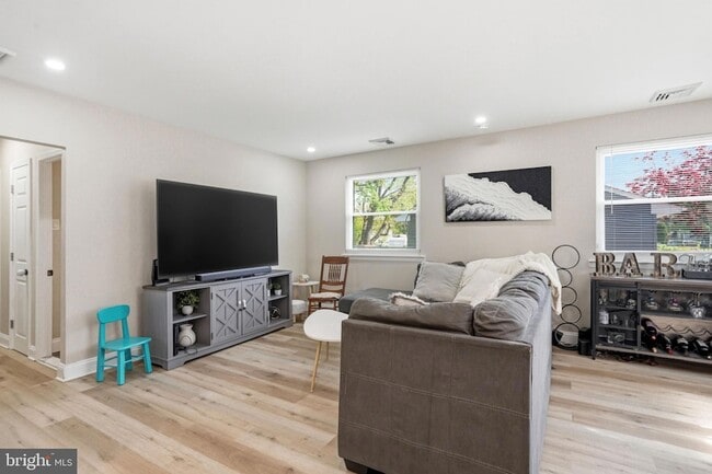 Building Photo - 114 Grandview Ave