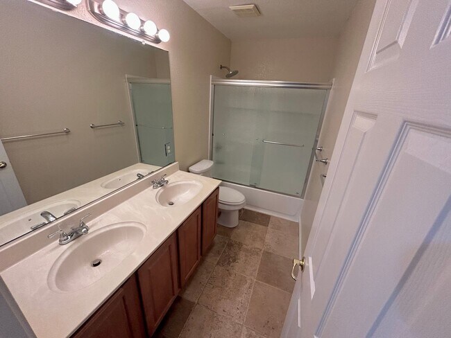 Building Photo - 2216 Cermak Way