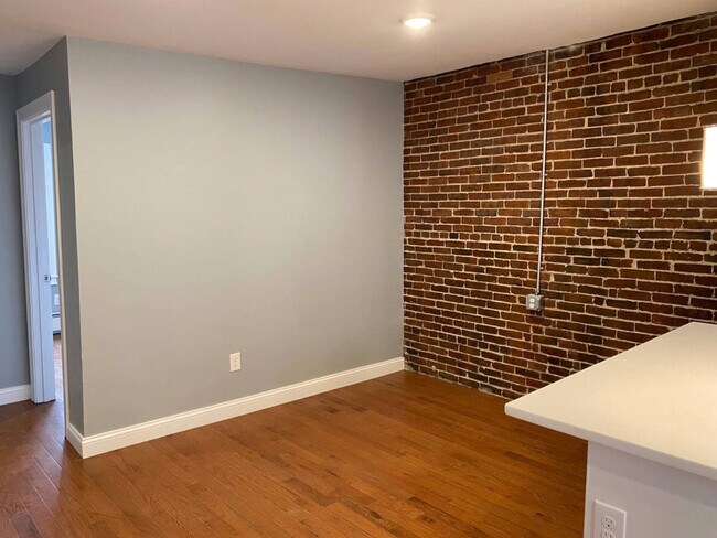 Building Photo - 29 Chelsea St