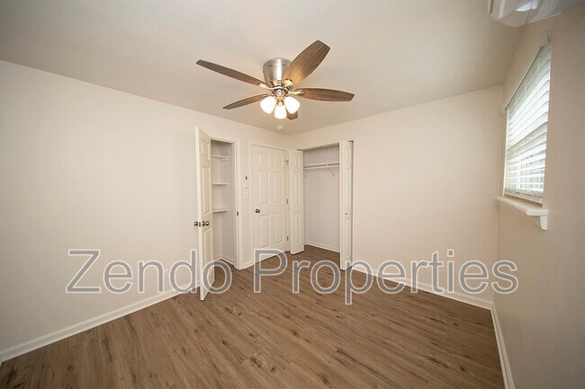 Building Photo - 1733 Parkview Ave