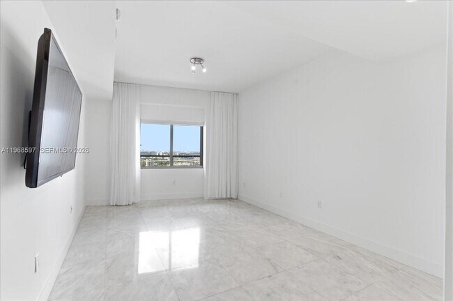 Building Photo - 1100 Biscayne Blvd