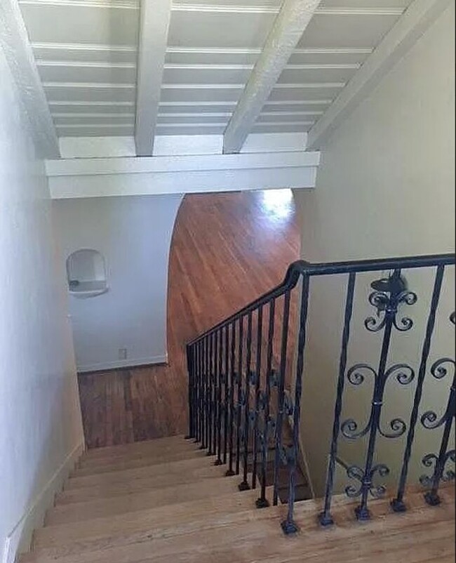 Building Photo - Charming downtown home