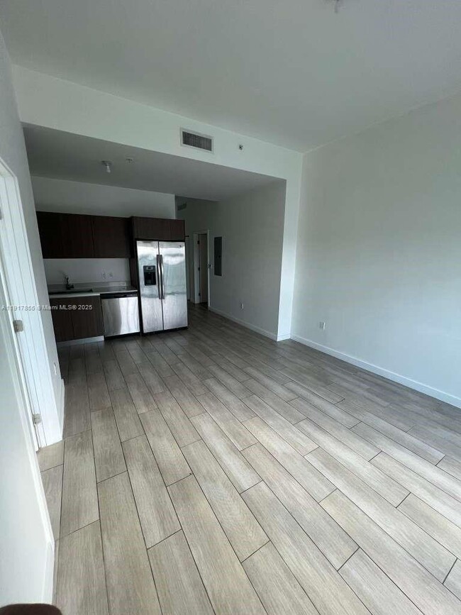 Building Photo - 1600 SW 1st Ave