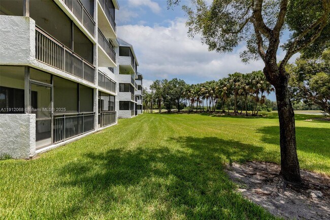 Building Photo - 16171 Blatt Blvd