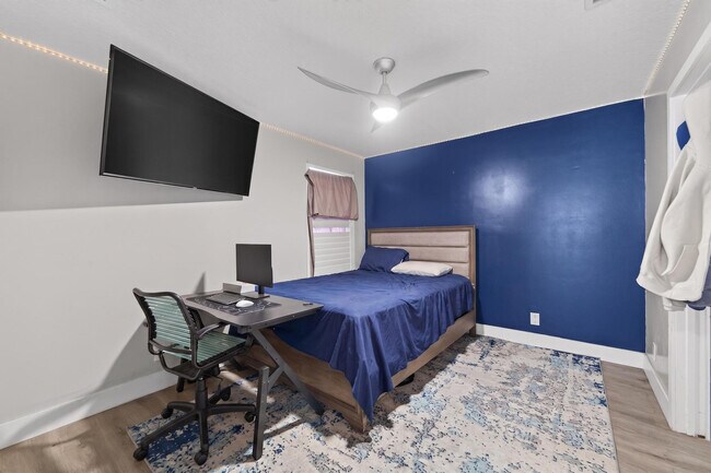 Building Photo - 6544 Adriatic Way