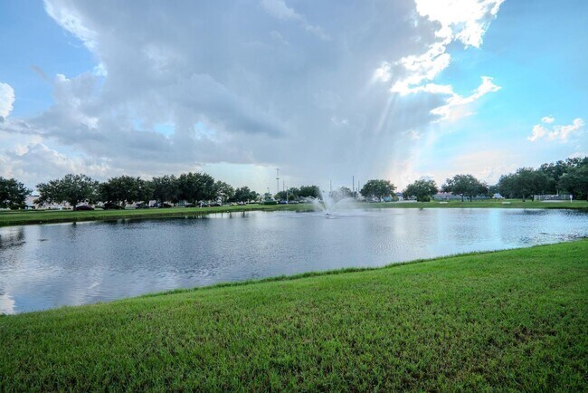Building Photo - 10815 Lakeside Vista Dr