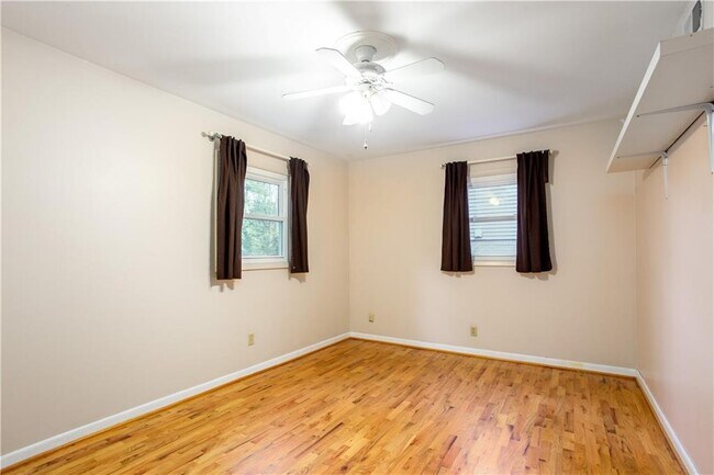 Building Photo - 4089 Longview Dr