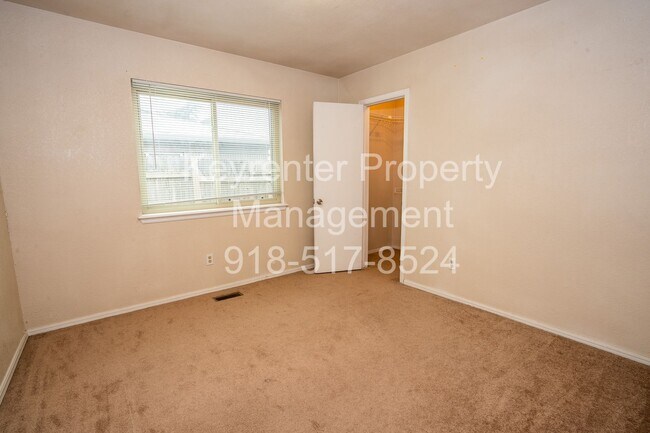 Building Photo - Gorgeous 3 Bed / 2 Bath! Coming soon!