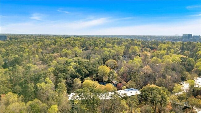 Building Photo - 25109 Plantation Dr NE