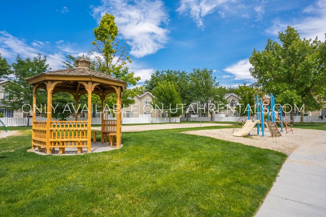 Building Photo - 1380 W Parkside Dr