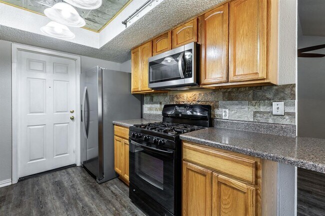 Building Photo - 1202 Wroxton Way