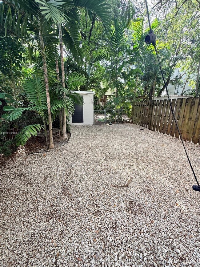 Building Photo - 3031 Center St