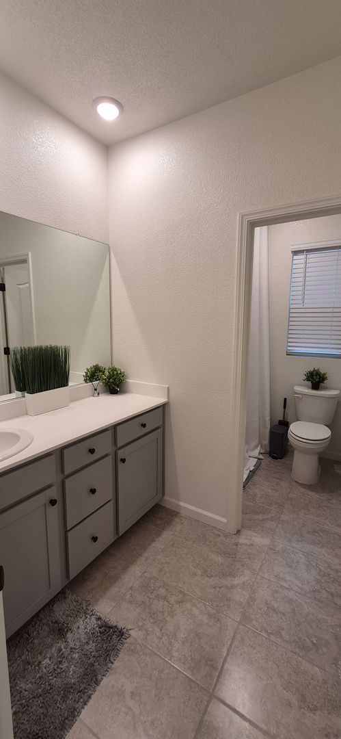 Building Photo - Tastefully Done & Stunning Place to Call Home