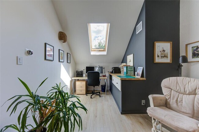 Building Photo - 5222 Summer Snow Dr