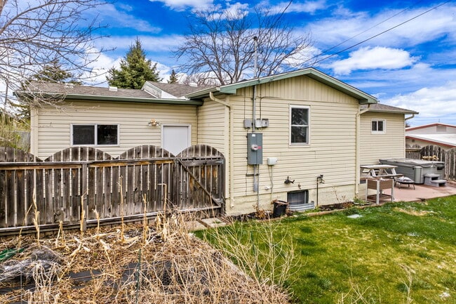 Building Photo - 1004 11th St NW