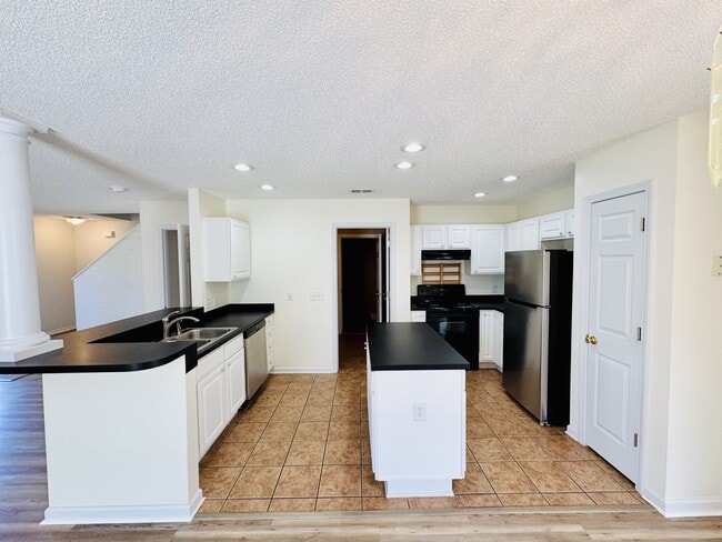 Building Photo - 5096 Capulet Cir