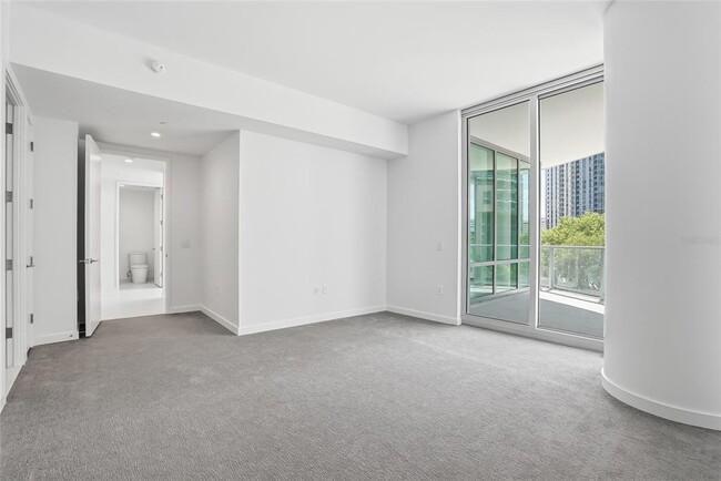 Building Photo - 400 Central Ave