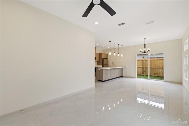 Building Photo - 1705 W Violet Dr