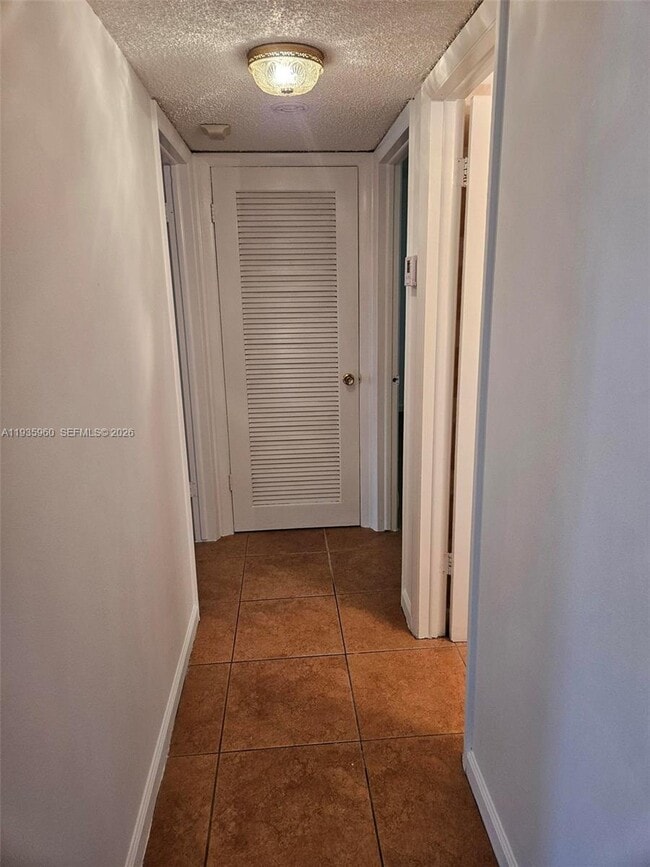 Building Photo - 5140 SW 40th Ave