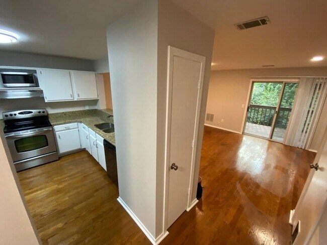 Building Photo - 1806 Queen Anne Ct