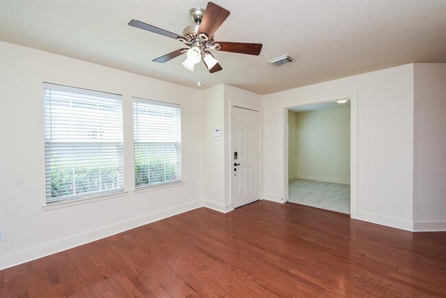 Building Photo - 5726 Silver Oak